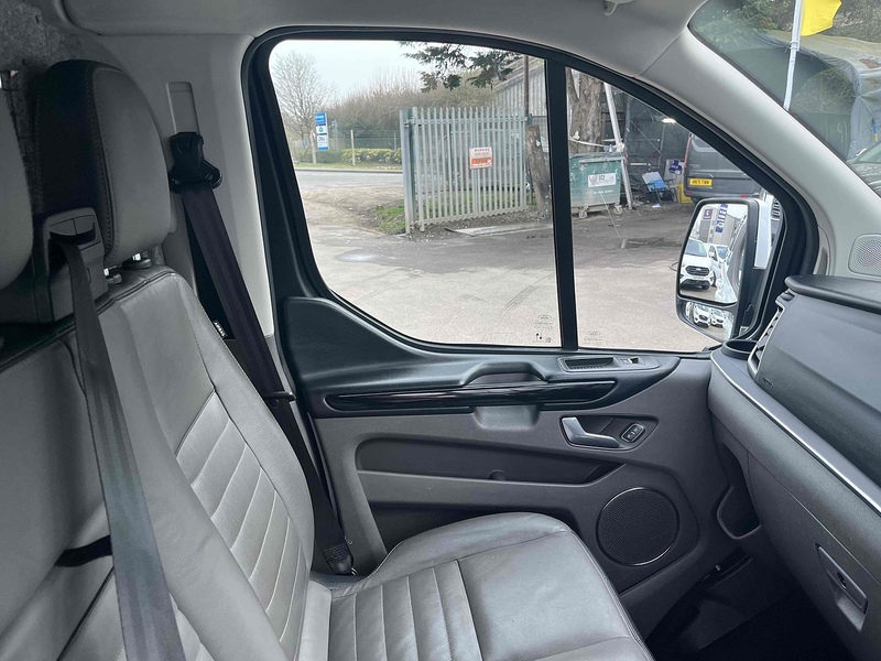 Ford 320 EcoBlue Titanium Minibus 2.0 Automatic Diesel Minibus Automatic Diesel Minibus Automatic Diesel