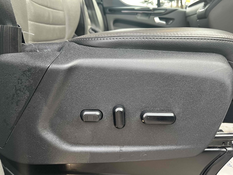 Ford 320 EcoBlue Titanium Minibus 2.0 Automatic Diesel Minibus Automatic Diesel Minibus Automatic Diesel