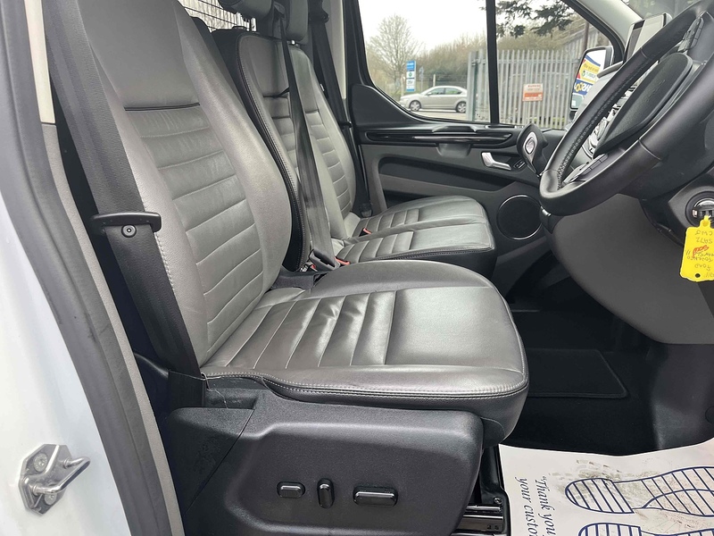 Ford 320 EcoBlue Titanium Minibus 2.0 Automatic Diesel Minibus Automatic Diesel Minibus Automatic Diesel