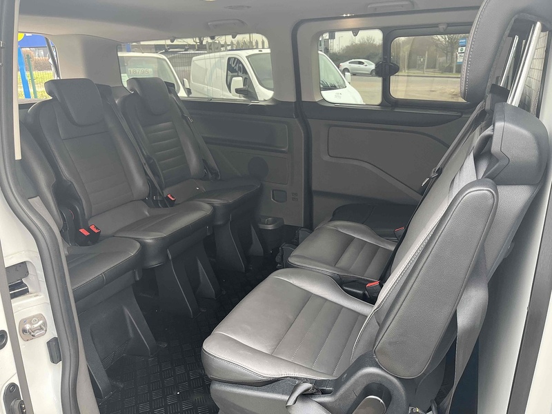 Ford 320 EcoBlue Titanium Minibus 2.0 Automatic Diesel Minibus Automatic Diesel Minibus Automatic Diesel