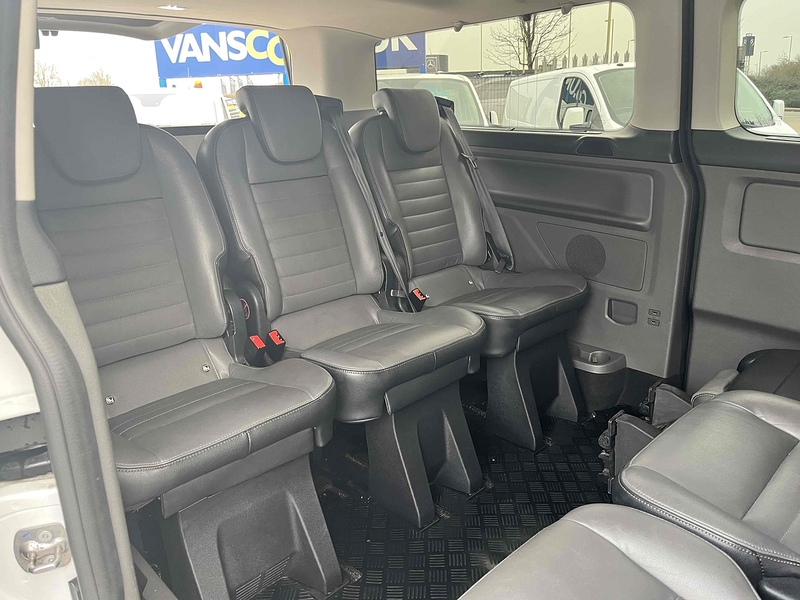 Ford 320 EcoBlue Titanium Minibus 2.0 Automatic Diesel Minibus Automatic Diesel Minibus Automatic Diesel