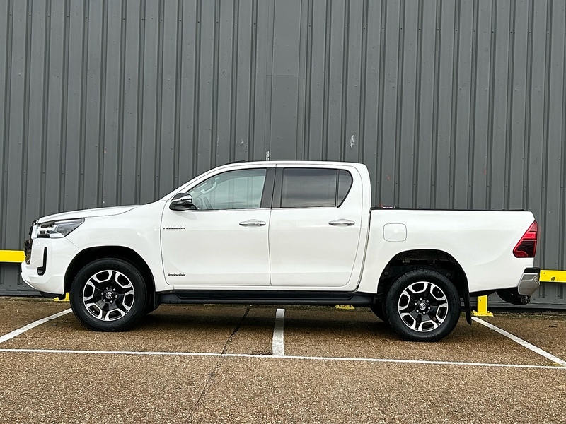 Toyota D-4D Invincible Pickup 2.4 Manual Diesel Pickup Manual Diesel