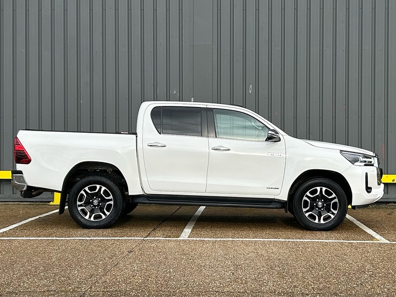 Toyota D-4D Invincible Pickup 2.4 Manual Diesel Pickup Manual Diesel