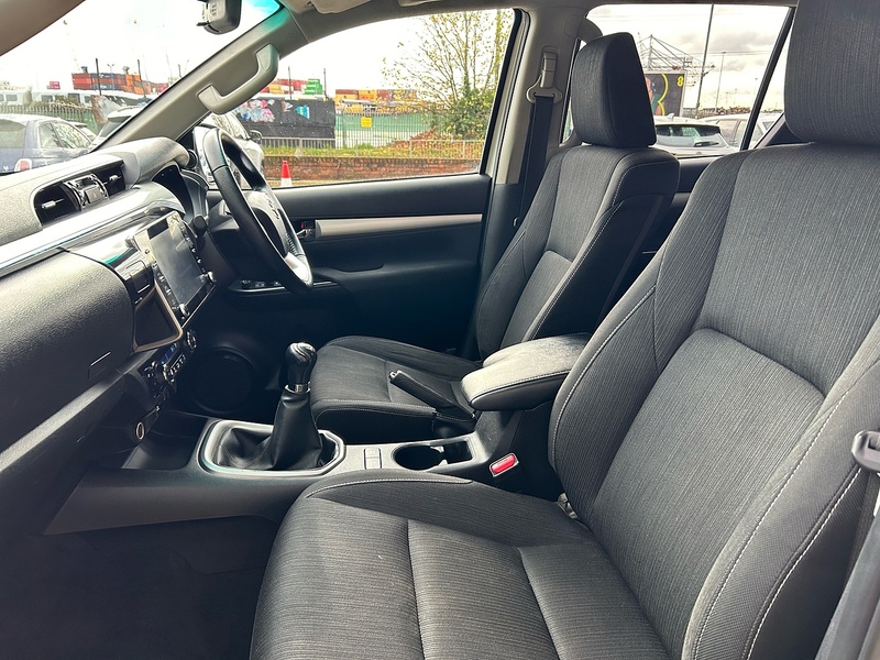 Toyota D-4D Invincible Pickup 2.4 Manual Diesel Pickup Manual Diesel