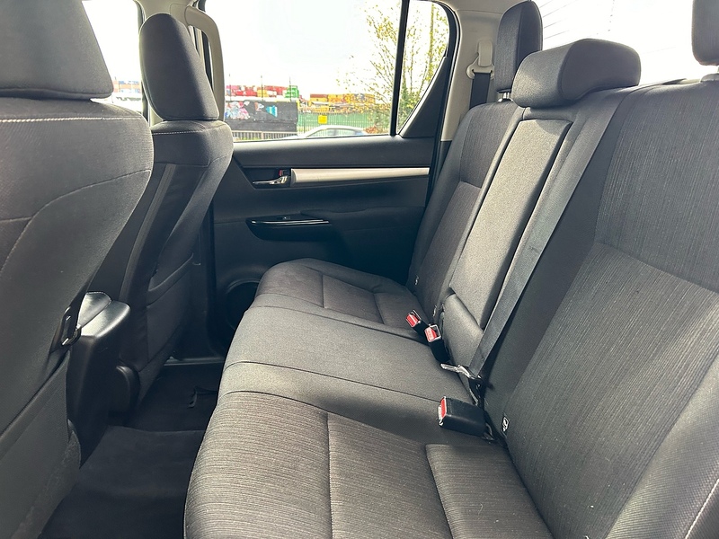 Toyota D-4D Invincible Pickup 2.4 Manual Diesel Pickup Manual Diesel