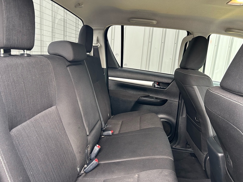 Toyota D-4D Invincible Pickup 2.4 Manual Diesel Pickup Manual Diesel