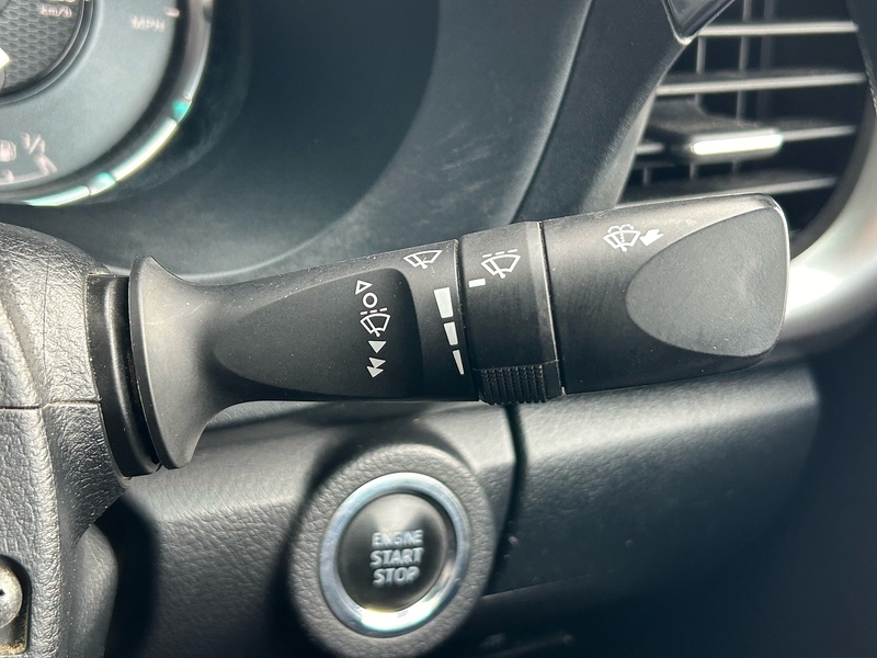 Toyota D-4D Invincible Pickup 2.4 Manual Diesel Pickup Manual Diesel