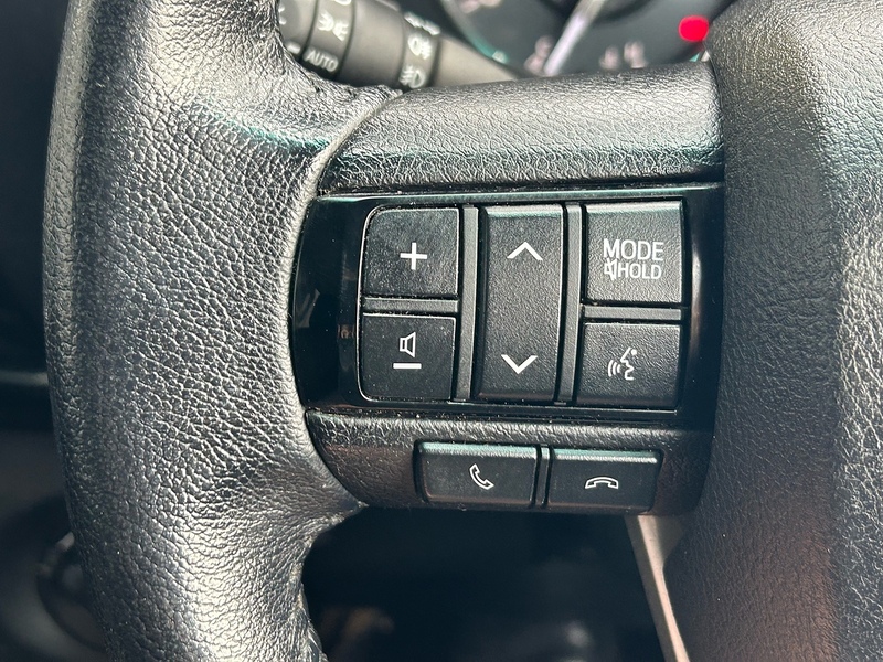 Toyota D-4D Invincible Pickup 2.4 Manual Diesel Pickup Manual Diesel