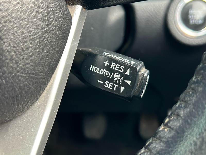 Toyota D-4D Invincible Pickup 2.4 Manual Diesel Pickup Manual Diesel