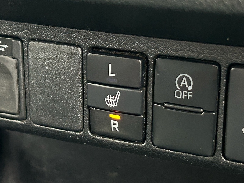 Toyota D-4D Invincible Pickup 2.4 Manual Diesel Pickup Manual Diesel