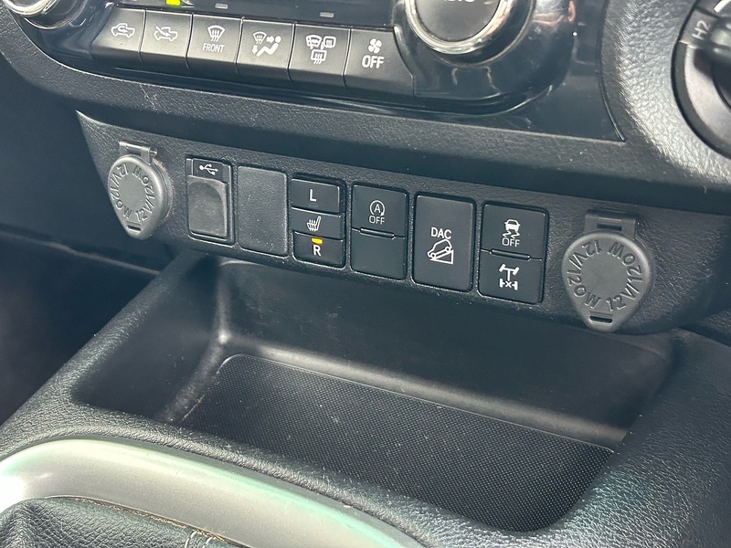 Toyota D-4D Invincible Pickup 2.4 Manual Diesel Pickup Manual Diesel