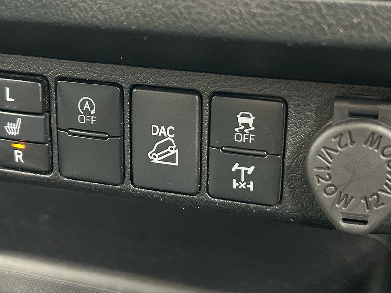 Toyota D-4D Invincible Pickup 2.4 Manual Diesel Pickup Manual Diesel