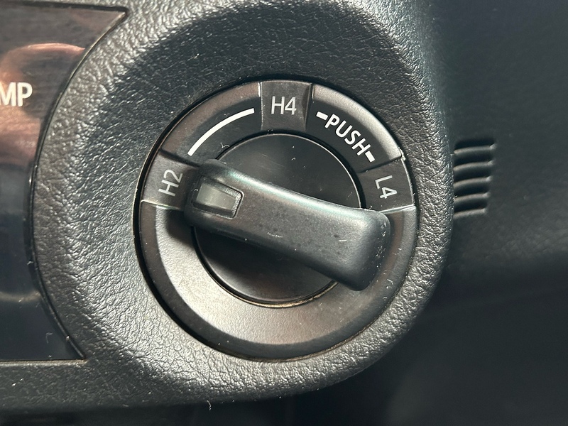 Toyota D-4D Invincible Pickup 2.4 Manual Diesel Pickup Manual Diesel