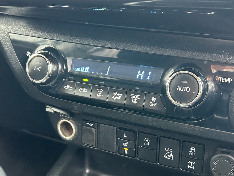 Toyota D-4D Invincible Pickup 2.4 Manual Diesel Pickup Manual Diesel