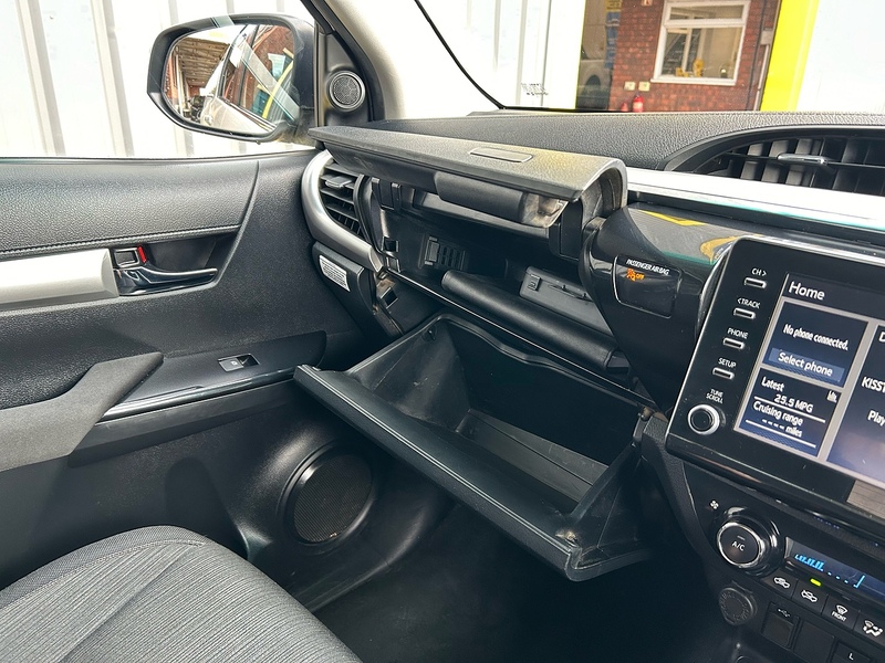 Toyota D-4D Invincible Pickup 2.4 Manual Diesel Pickup Manual Diesel