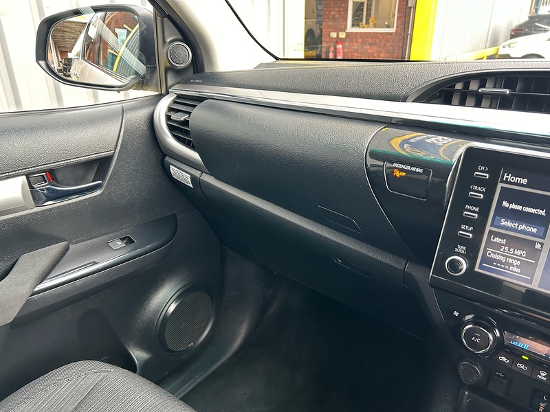 Toyota D-4D Invincible Pickup 2.4 Manual Diesel Pickup Manual Diesel