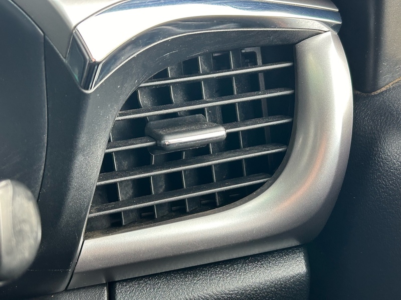 Toyota D-4D Invincible Pickup 2.4 Manual Diesel Pickup Manual Diesel