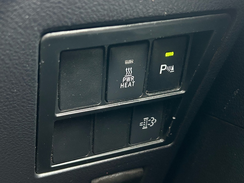 Toyota D-4D Invincible Pickup 2.4 Manual Diesel Pickup Manual Diesel