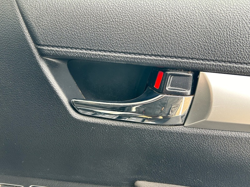 Toyota D-4D Invincible Pickup 2.4 Manual Diesel Pickup Manual Diesel