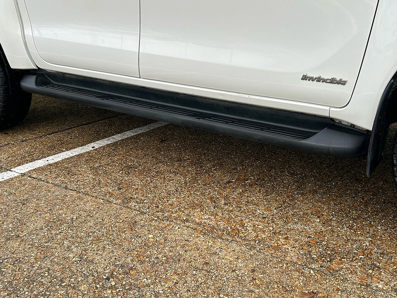 Toyota D-4D Invincible Pickup 2.4 Manual Diesel Pickup Manual Diesel