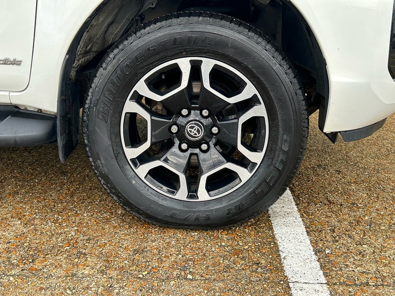 Toyota D-4D Invincible Pickup 2.4 Manual Diesel Pickup Manual Diesel