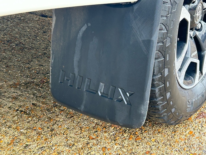 Toyota D-4D Invincible Pickup 2.4 Manual Diesel Pickup Manual Diesel