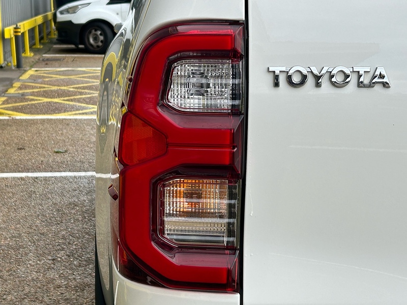 Toyota D-4D Invincible Pickup 2.4 Manual Diesel Pickup Manual Diesel