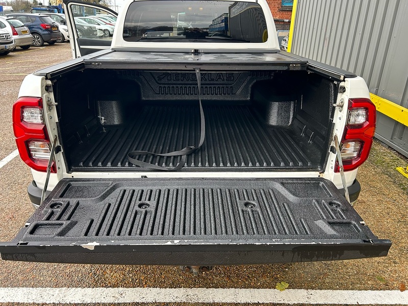 Toyota D-4D Invincible Pickup 2.4 Manual Diesel Pickup Manual Diesel