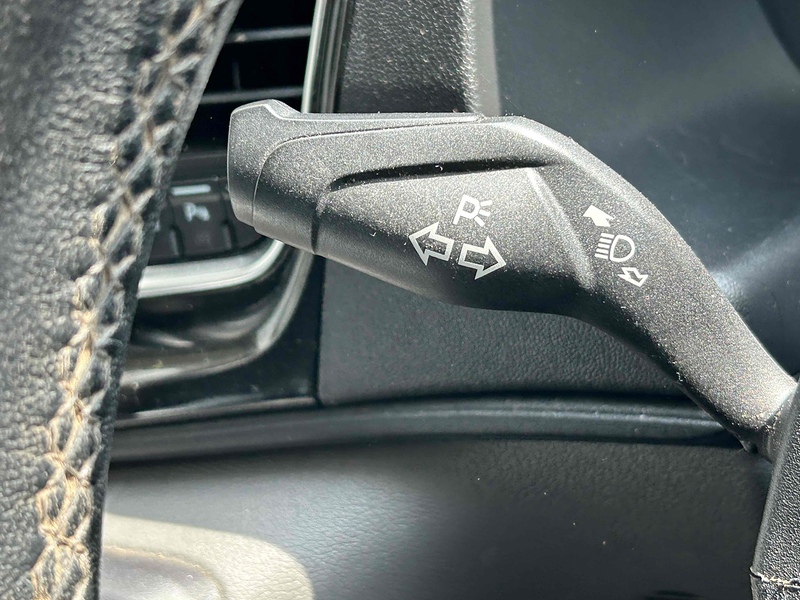 Ford 320 EcoBlue Limited Combi Van 2.0 Automatic Diesel Combi Van Automatic Diesel Combi Van Automatic Diesel Combi Van Automatic Diesel