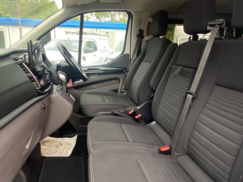 Ford 320 EcoBlue Limited Combi Van 2.0 Automatic Diesel Combi Van Automatic Diesel Combi Van Automatic Diesel Combi Van Automatic Diesel
