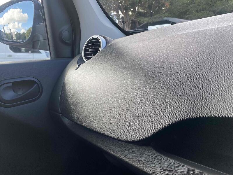 Renault ZE ML20 33kWh Business+ Panel Van 4dr Electric Auto MWB (i) (60 ps) Panel Van Automatic Electric