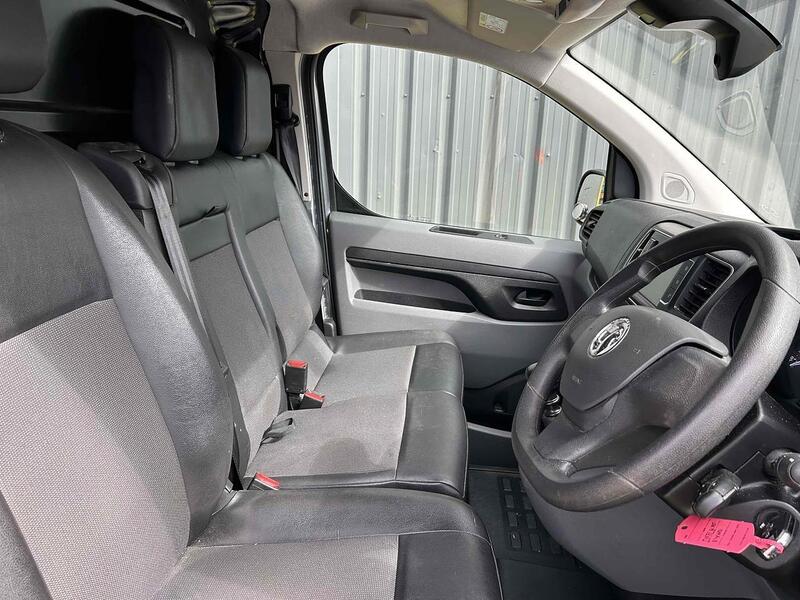 Vauxhall 2.0 Turbo D 3100 Sportive Panel Van 5dr Diesel Manual L2 H1 Euro 6 (s/s) (145 ps) Panel Van Manual Diesel