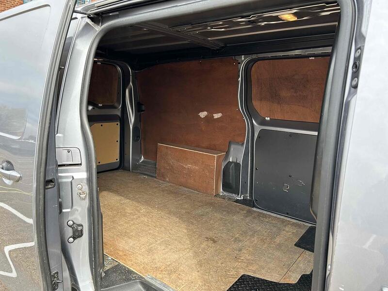 Vauxhall 2.0 Turbo D 3100 Sportive Panel Van 5dr Diesel Manual L2 H1 Euro 6 (s/s) (145 ps) Panel Van Manual Diesel