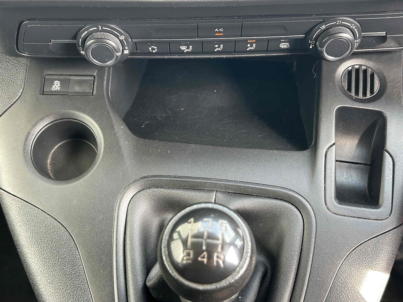 Vauxhall 1.5 Turbo D 2300 Dynamic Panel Van 4dr Diesel Manual L2 H1 Euro 6 (100 ps) Panel Van Manual Diesel