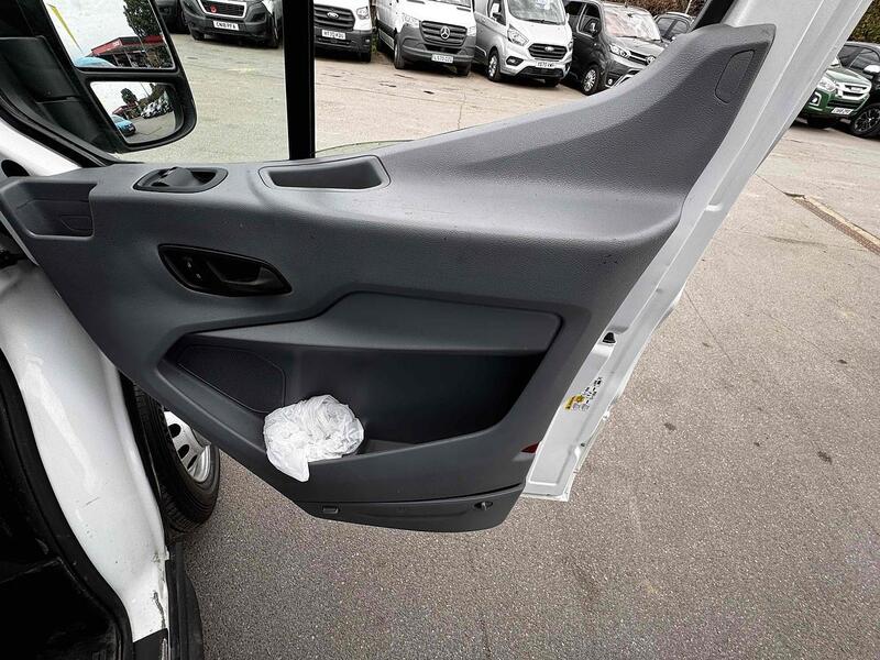 Ford 350 EcoBlue LUTON 2.0 Manual Diesel 2.0 2dr Luton Van Manual Diesel