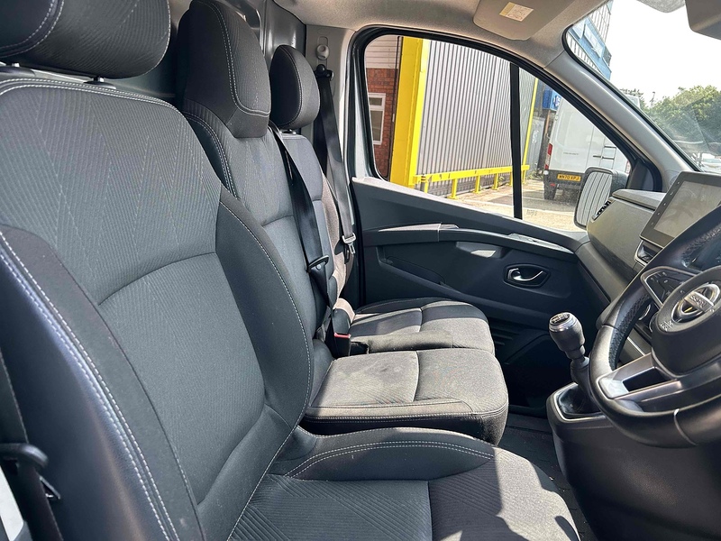 Nissan dCi 30 Tekna Panel Van 2.0 Manual Diesel