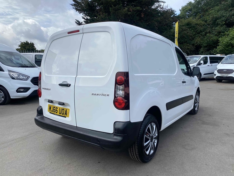 Peugeot 1.6 BlueHDi 856 S Temperature Controlled 4dr Diesel Manual L1 (112 g/km, 100 bhp)