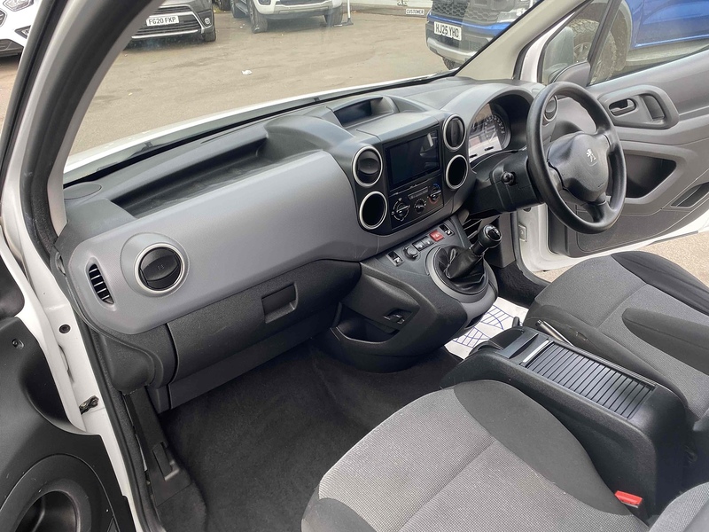 Peugeot 1.6 BlueHDi 856 S Temperature Controlled 4dr Diesel Manual L1 (112 g/km, 100 bhp)