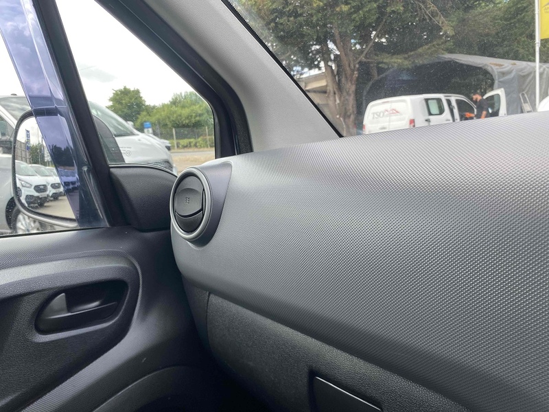 Peugeot 1.6 BlueHDi 856 S Temperature Controlled 4dr Diesel Manual L1 (112 g/km, 100 bhp)