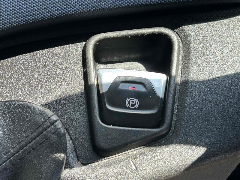 Iveco 2.3D HPI 14V 35S 3450 Chassis Cab 2dr Diesel HiMatic MWB Euro 6 (s/s) (136 ps)