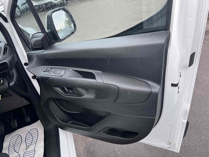 Vauxhall 1.5 Turbo D 2300 Sportive Panel Van 4dr Diesel Manual L1 H1 Euro 6 (100 ps)