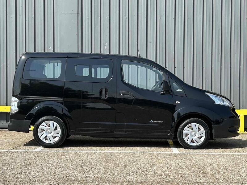 Nissan 40kWh Acenta Combi Van Double Cab 5dr Electric Auto (5 Seat, Quick Charge) (109 ps)