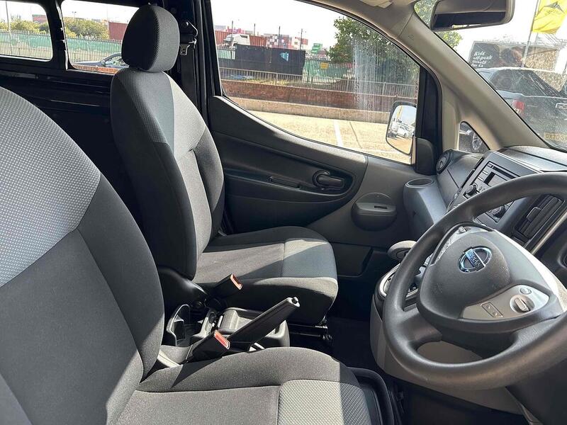 Nissan 40kWh Acenta Combi Van Double Cab 5dr Electric Auto (5 Seat, Quick Charge) (109 ps)