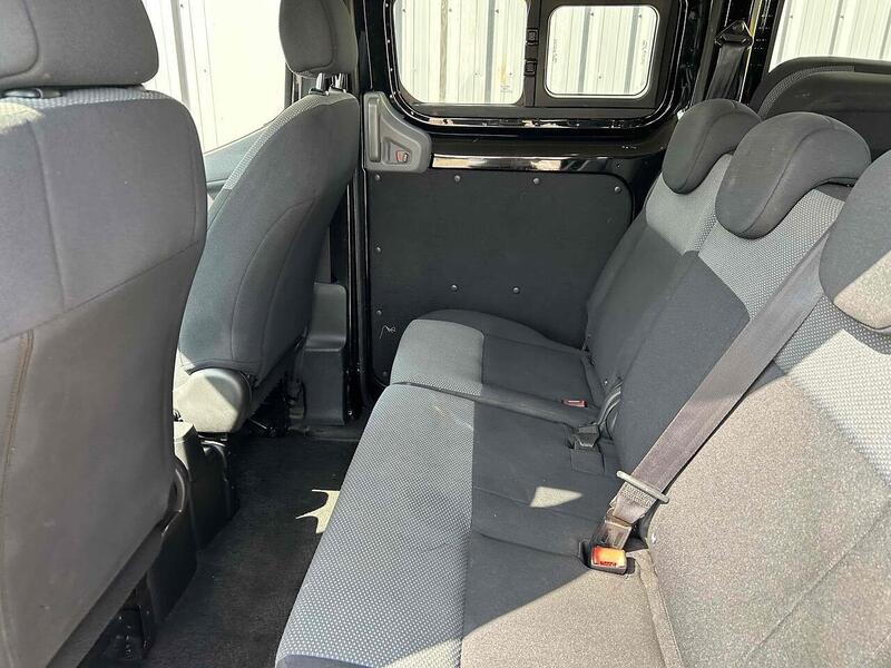 Nissan 40kWh Acenta Combi Van Double Cab 5dr Electric Auto (5 Seat, Quick Charge) (109 ps)