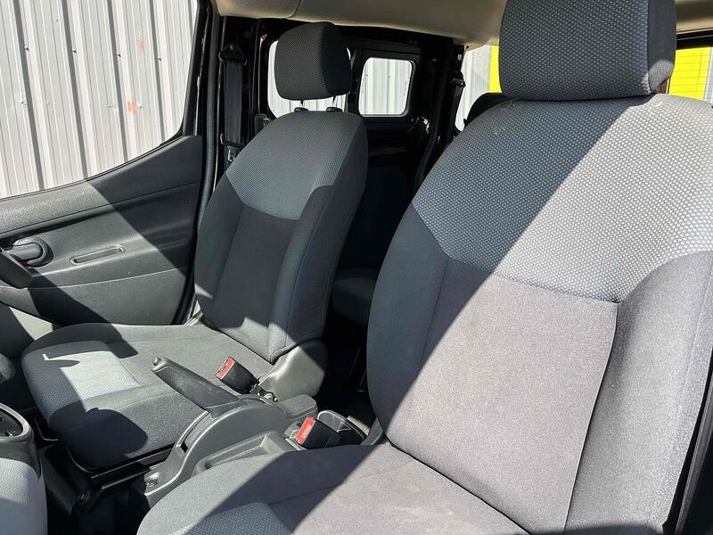 Nissan 40kWh Acenta Combi Van Double Cab 5dr Electric Auto (5 Seat, Quick Charge) (109 ps)