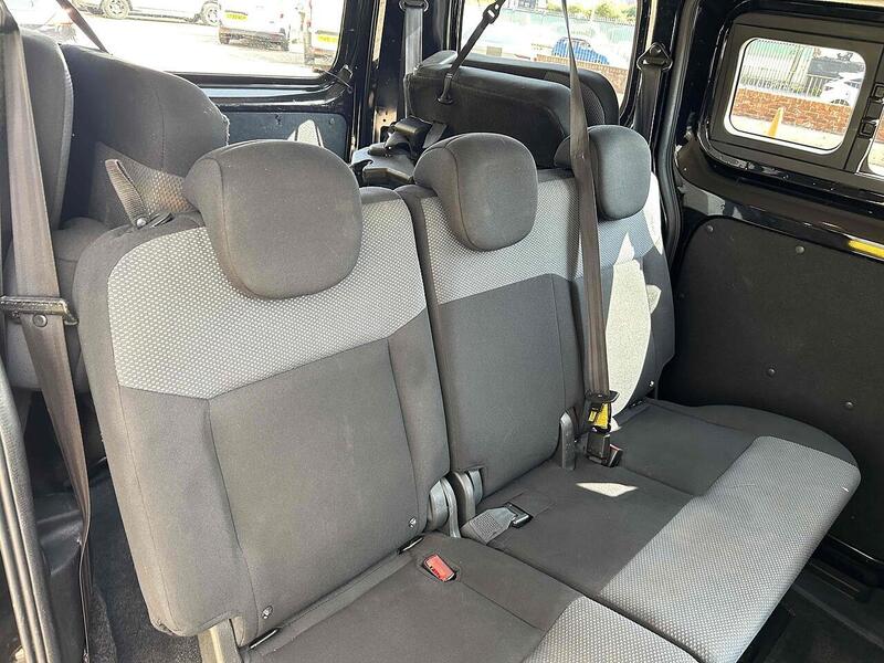 Nissan 40kWh Acenta Combi Van Double Cab 5dr Electric Auto (5 Seat, Quick Charge) (109 ps)