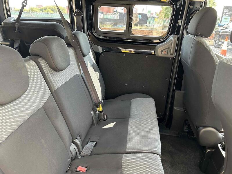 Nissan 40kWh Acenta Combi Van Double Cab 5dr Electric Auto (5 Seat, Quick Charge) (109 ps)