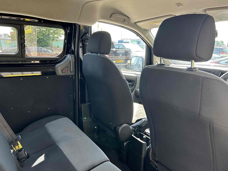 Nissan 40kWh Acenta Combi Van Double Cab 5dr Electric Auto (5 Seat, Quick Charge) (109 ps)