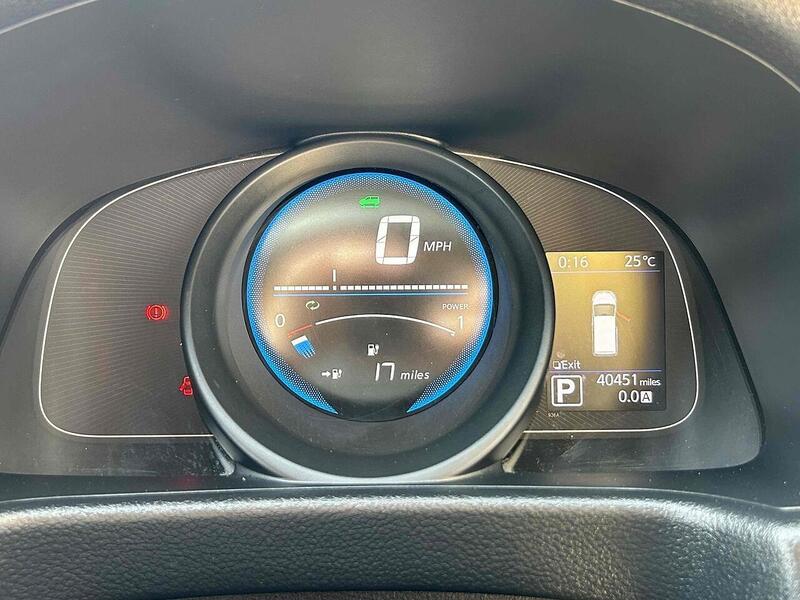 Nissan 40kWh Acenta Combi Van Double Cab 5dr Electric Auto (5 Seat, Quick Charge) (109 ps)
