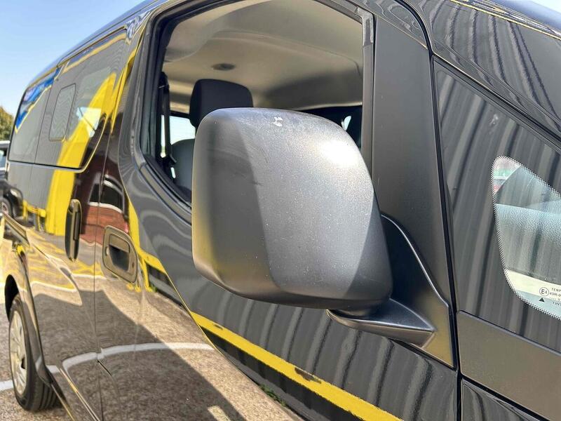 Nissan 40kWh Acenta Combi Van Double Cab 5dr Electric Auto (5 Seat, Quick Charge) (109 ps)